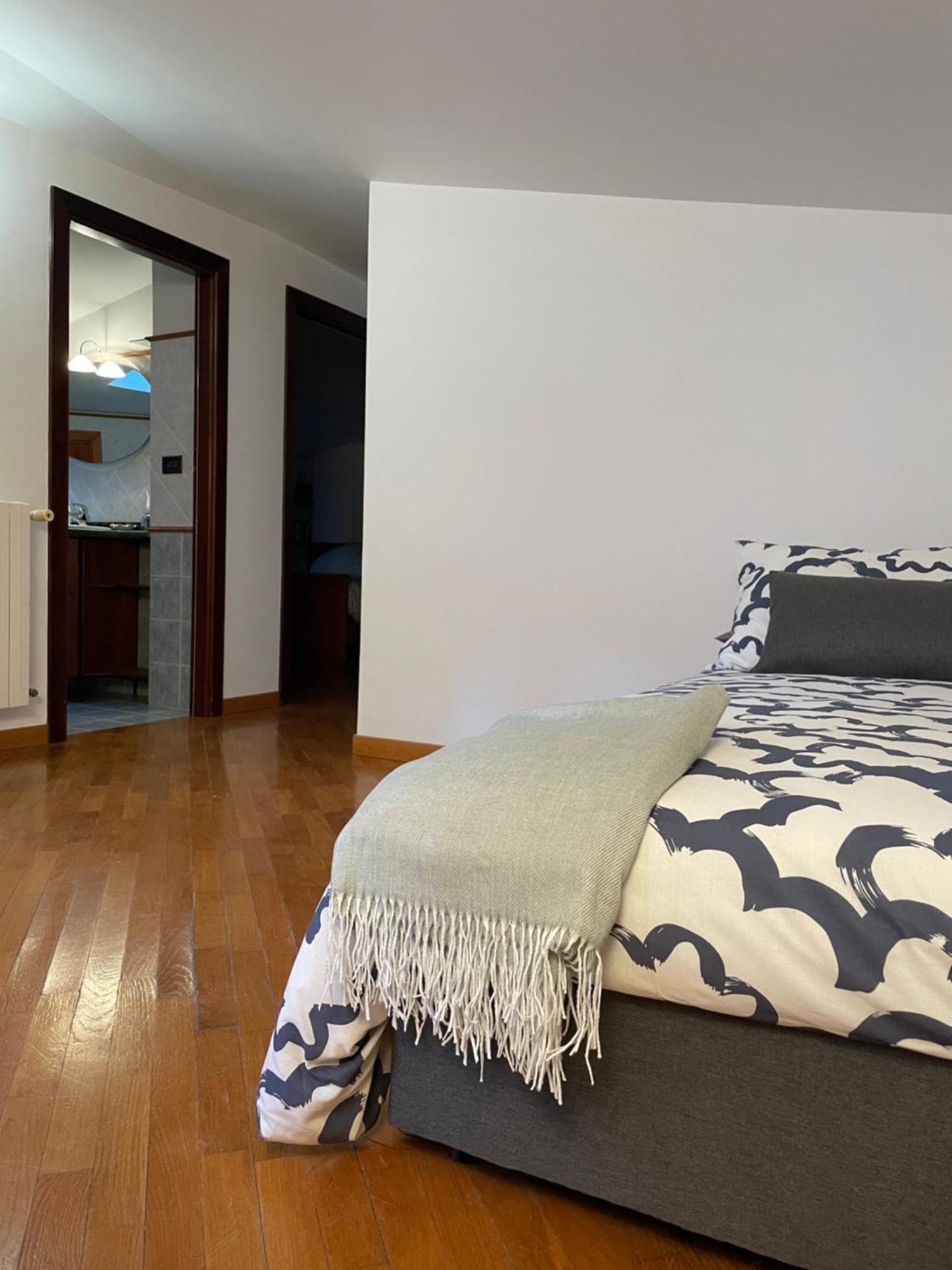 La Casa Nel Cortile Apartment Castelbuono  Luaran gambar