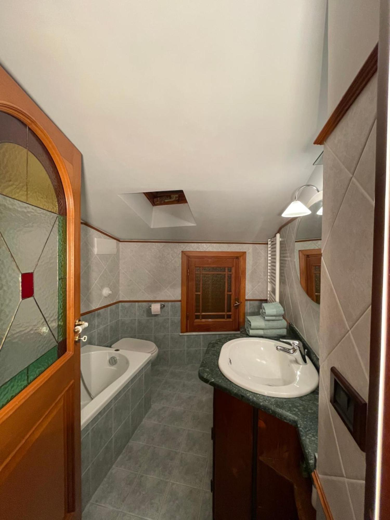 La Casa Nel Cortile Apartment Castelbuono  Luaran gambar