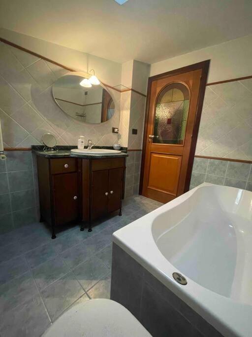 La Casa Nel Cortile Apartment Castelbuono  Luaran gambar